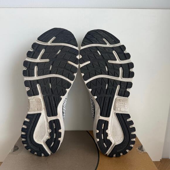 Brooks Adrenaline 20 Black/White Women Running Sneakers - SZ 11 - Picture 11 of 12